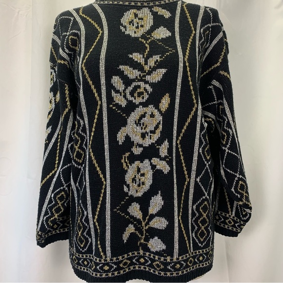 Floral Patterned Black and White Women's Top - Picture 2 of 9